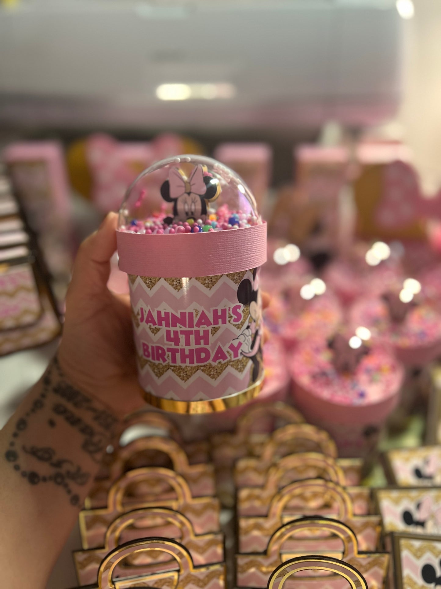Custom Pringle Shakers